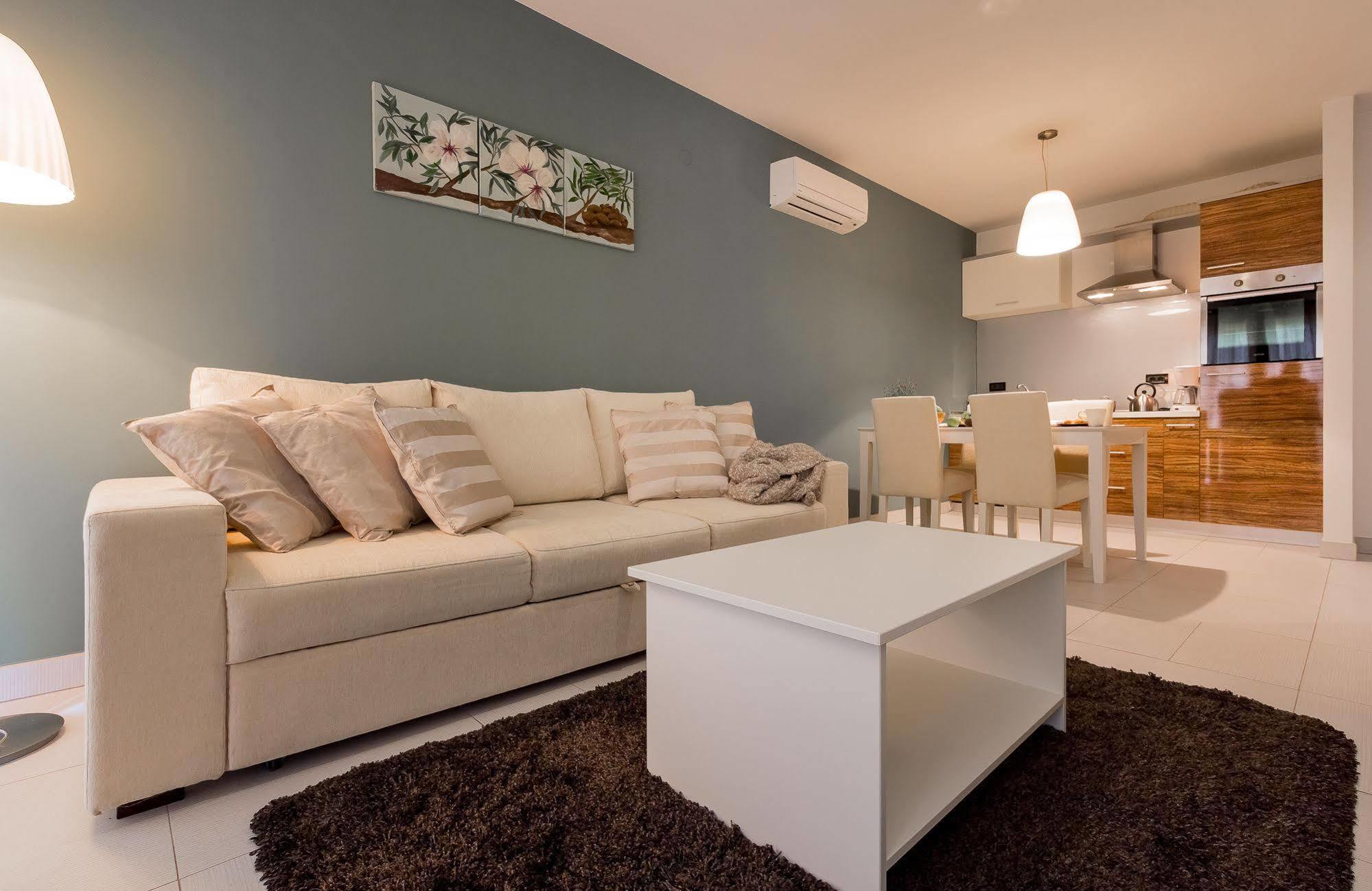 Apartments Stella روفينجسكو سيلو المظهر الخارجي الصورة
